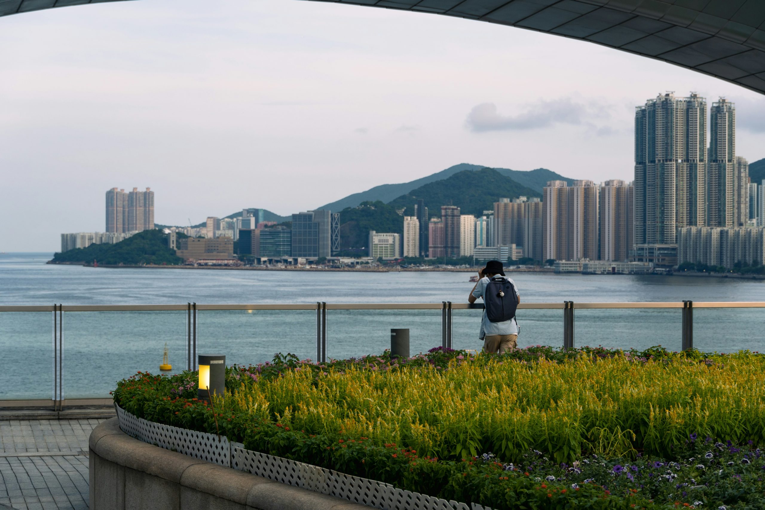 前立法會議員詹培忠與兒子被控串謀欺詐，影響香港金融聲譽